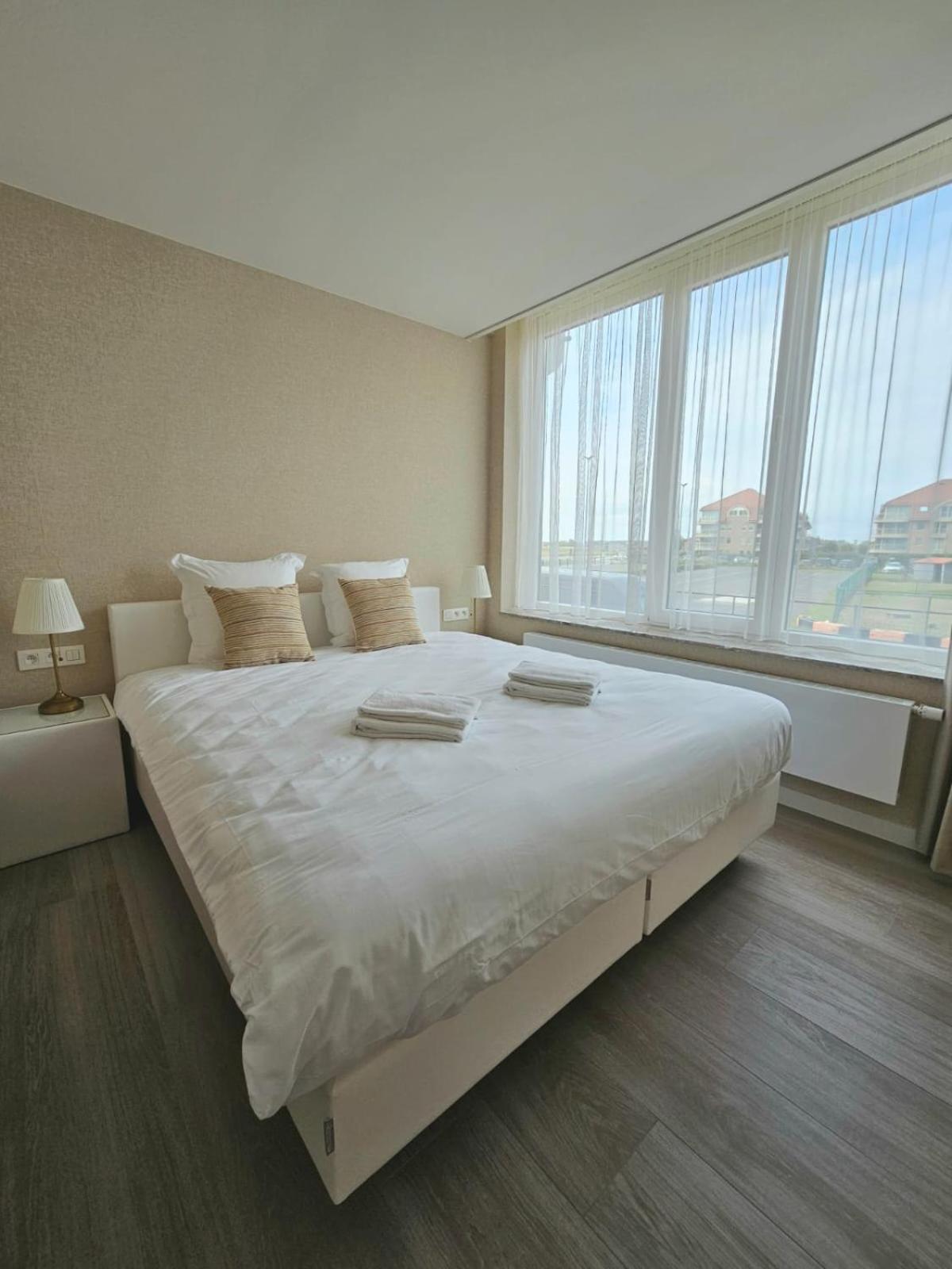 Hotel Acropolis " Op Het Sportiefste Park Van De Kust " Миделкерк Экстерьер фото